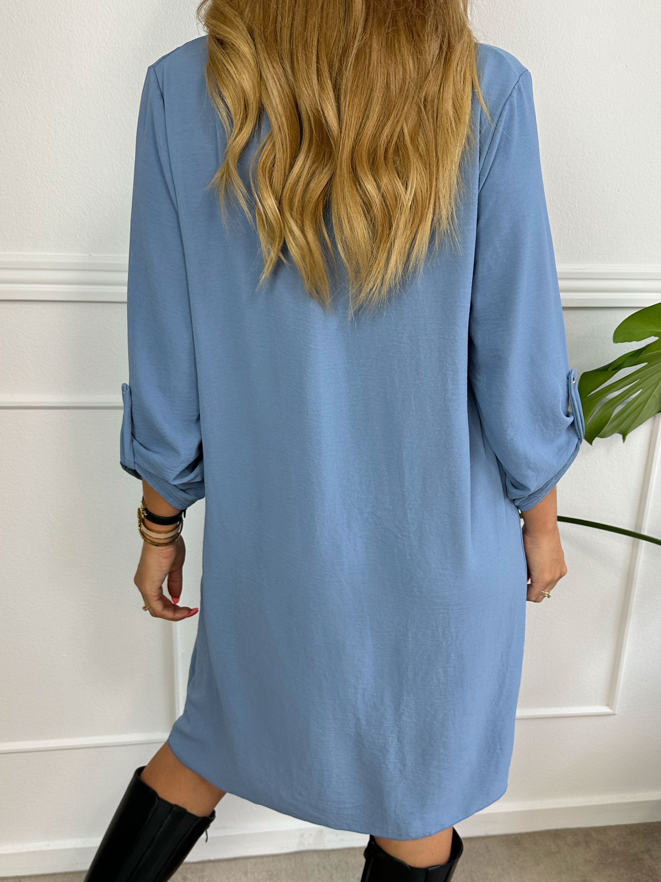 Elly Long - Simpel klänning med spetskant